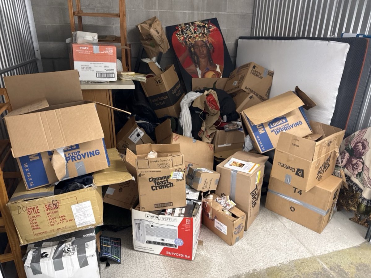 10 x 10 storage unit in Pasadena, MD
