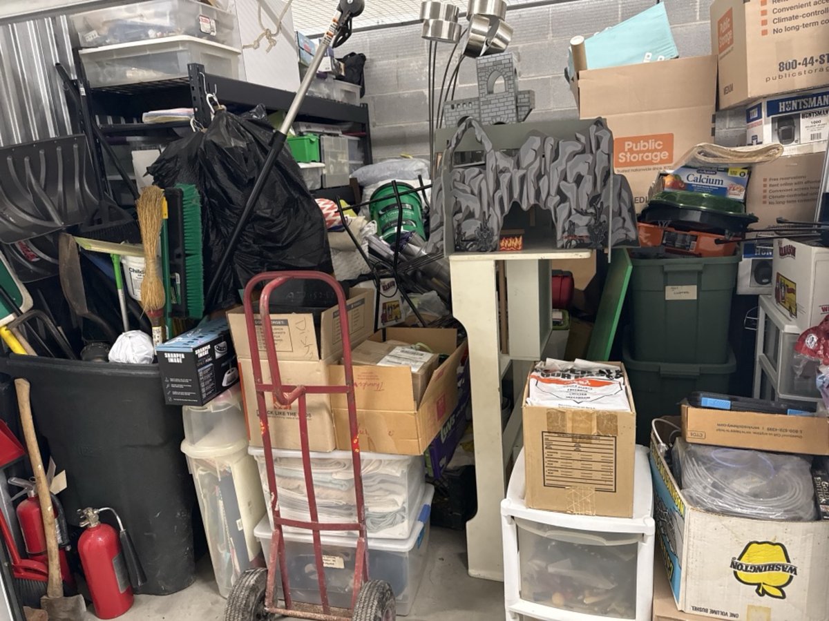 10 x 10 storage unit in Pasadena, MD