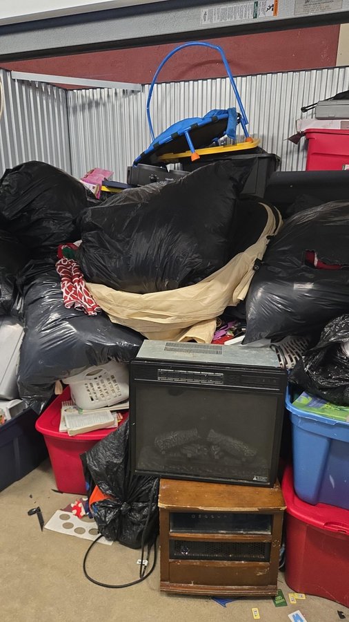 10 x 10 storage unit in Lansing, MI