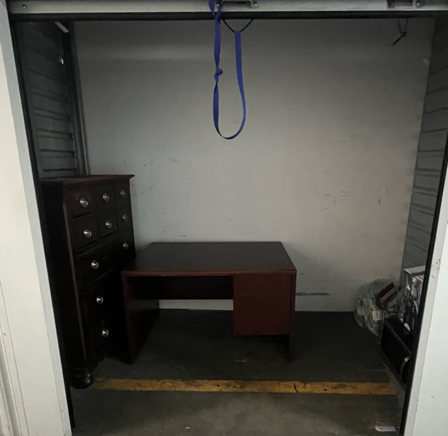 5 x 10 storage unit in South Gate, CA
