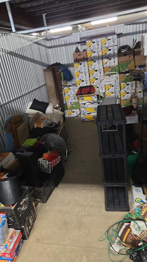 10 x 20 storage unit in Lansing, MI