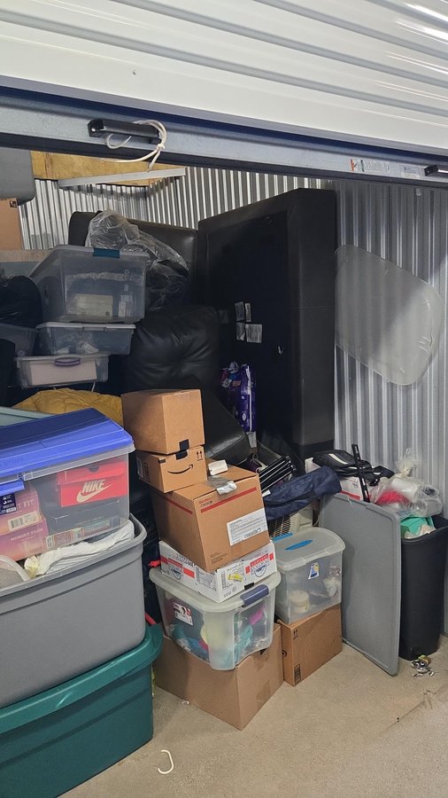 10 x 10 storage unit in Lansing, MI