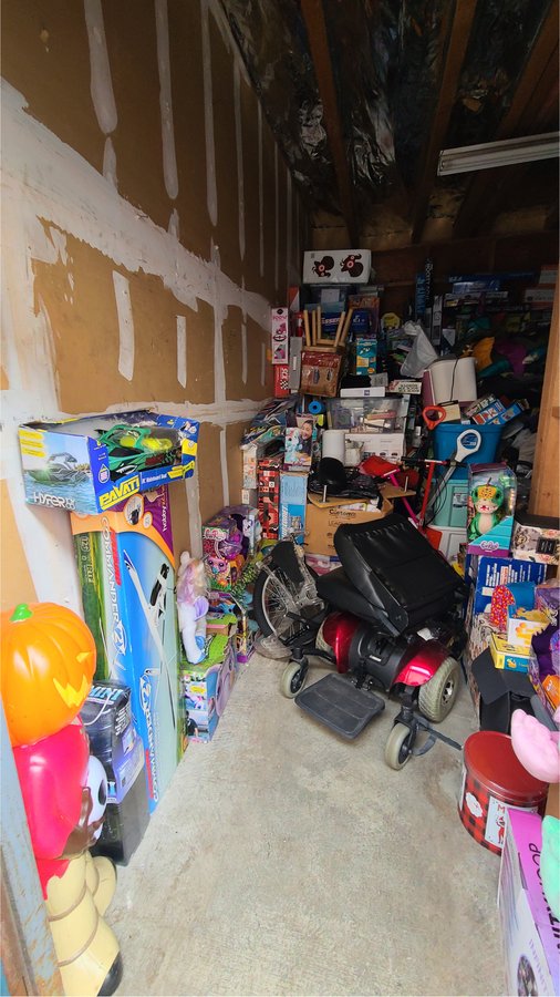 10 x 10 storage unit in Shoreline, WA