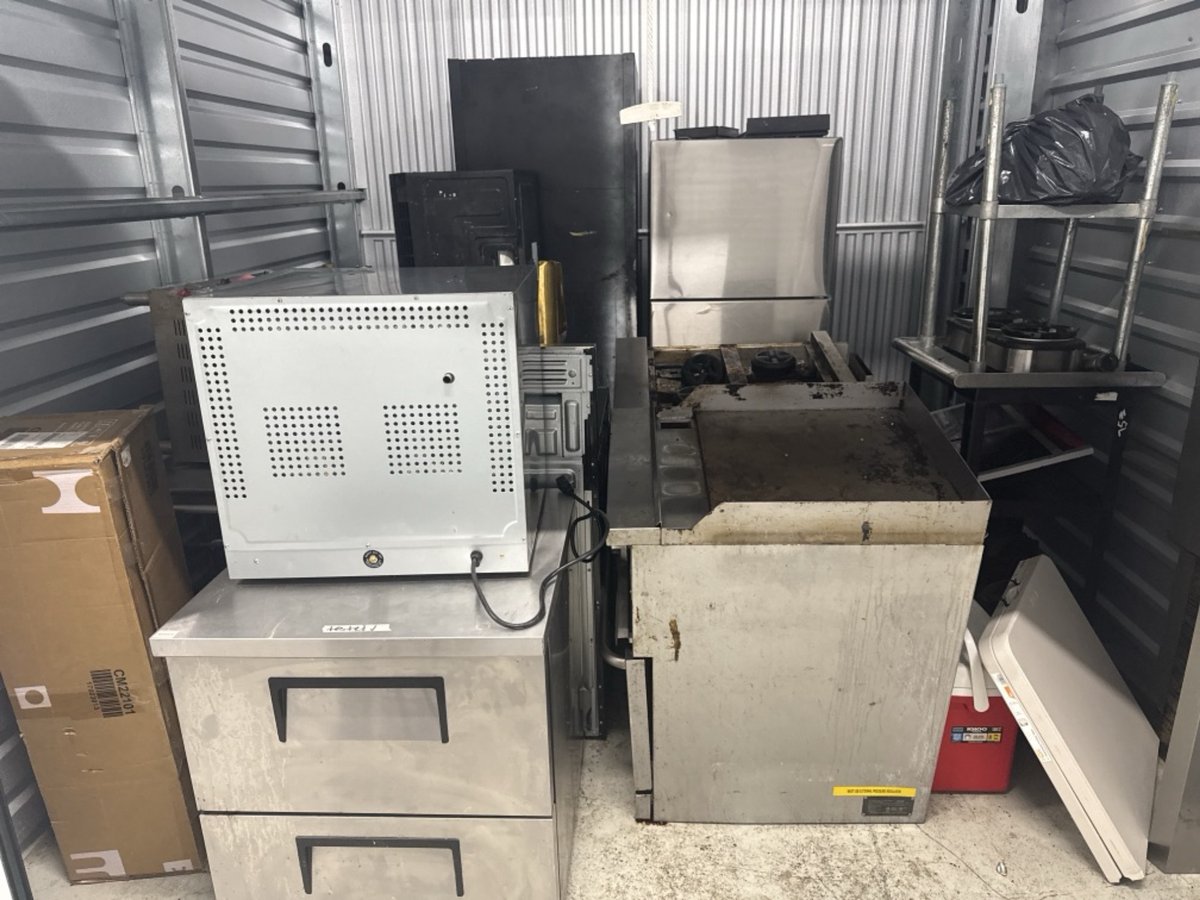 10 x 10 storage unit in Baltimore, MD