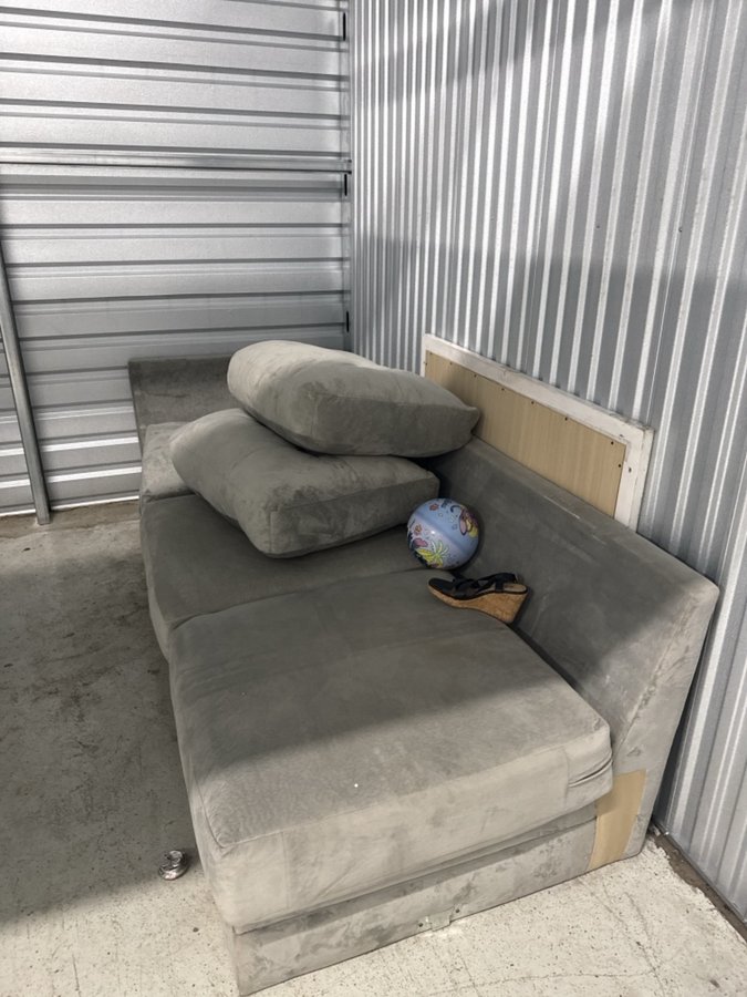 10 x 10 storage unit in Baltimore, MD