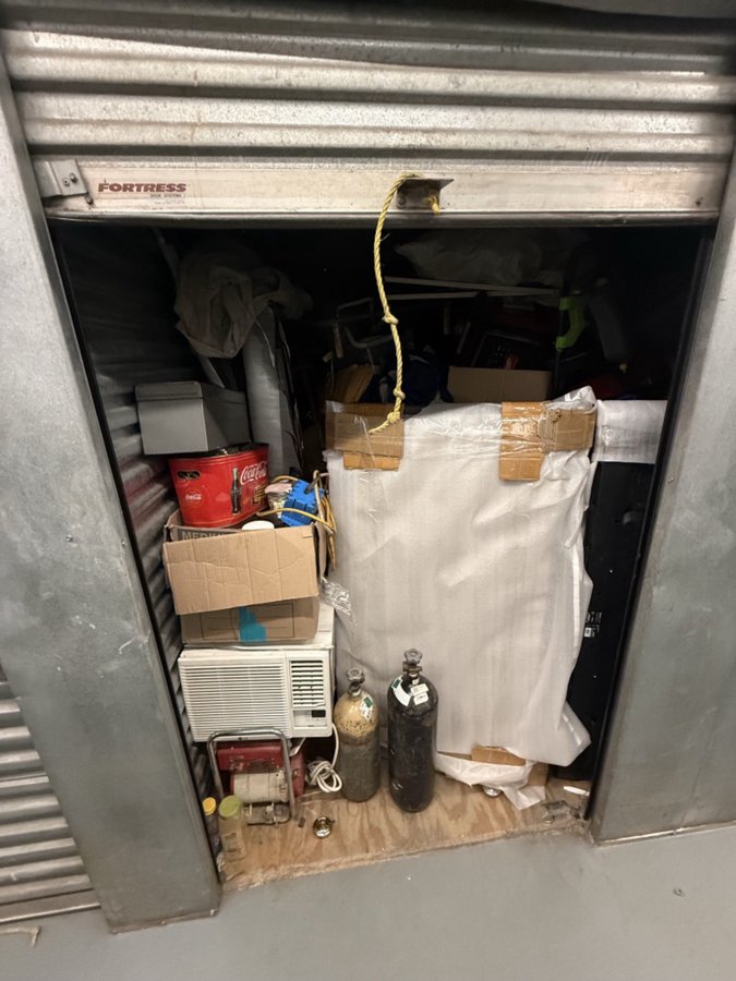 7 x 10 storage unit in Los Angeles, CA