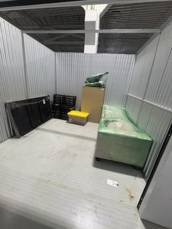 10 x 10 storage unit in Cicero, IL