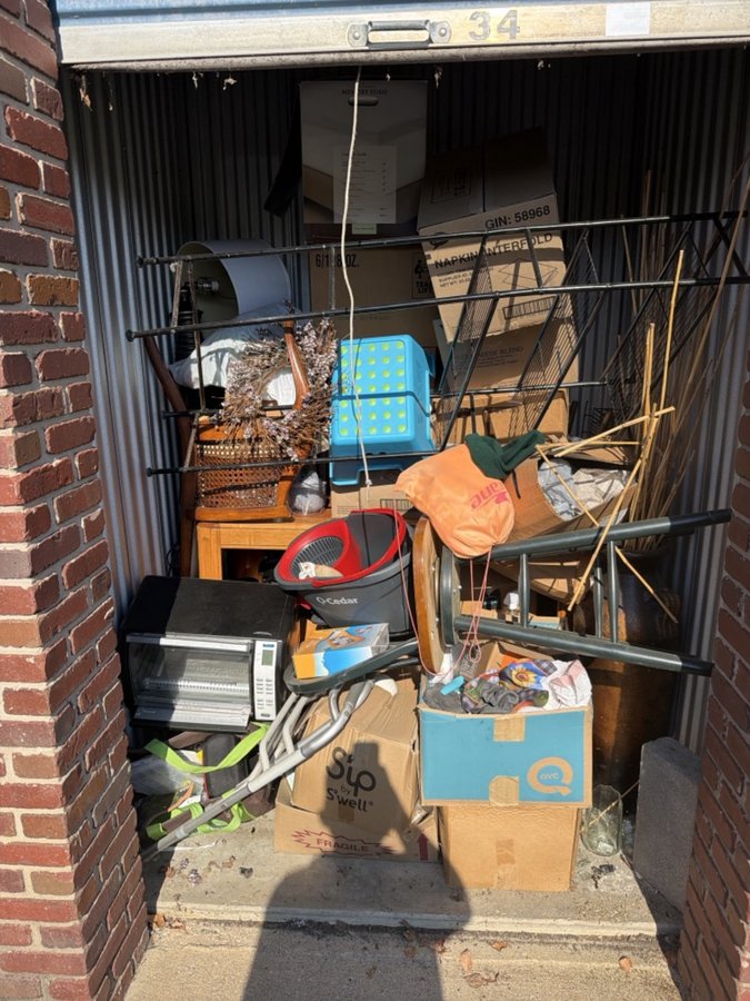 4 x 6 storage unit in Northville, MI