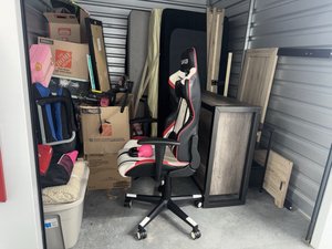8 x 10 unit in Fayetteville