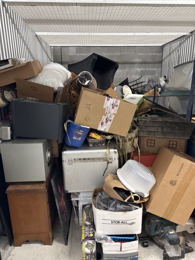 10 x 15 storage unit in Pasadena, MD