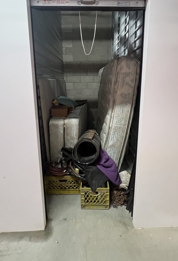 5 x 10 storage unit in Commerce, CA