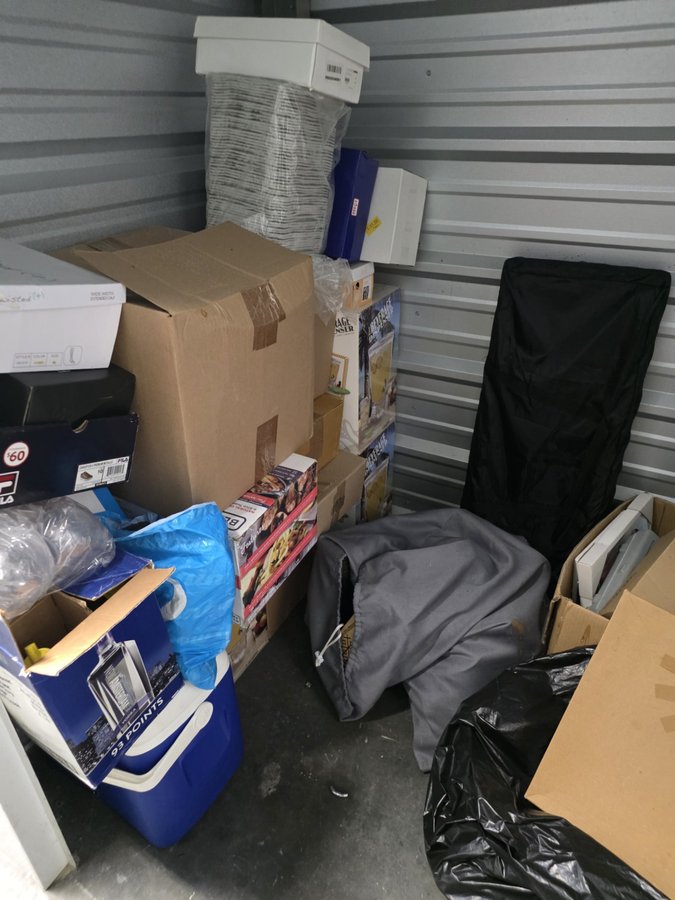 5 x 5 storage unit in Temple Hills, MD