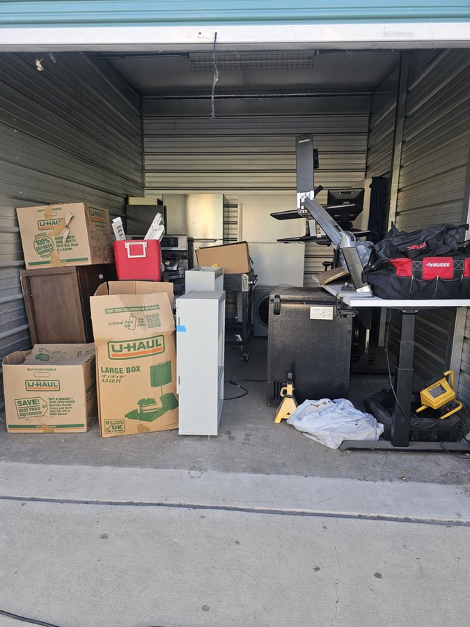 10 x 14 storage unit in Pomona, CA