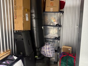 5 x 10 storage unit in Lawrence, NY