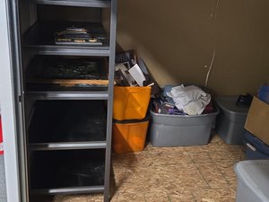 10 x 15 unit in Lansing