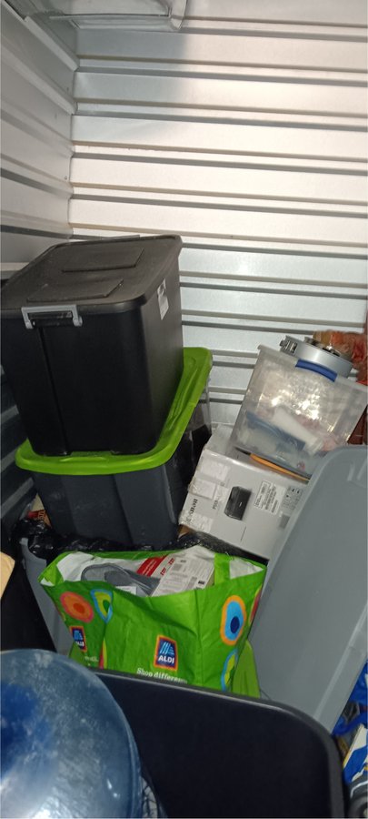 5 x 10 storage unit in Wilmington, DE