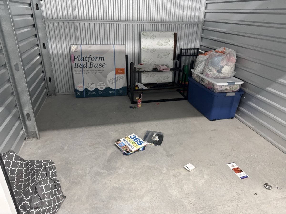 10 x 10 storage unit in Baltimore, MD
