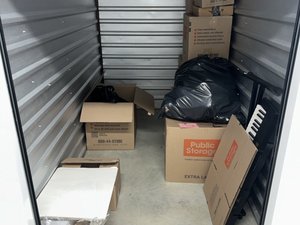 5 x 10 unit in Fairburn