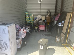 10 x 15 unit in Fairburn