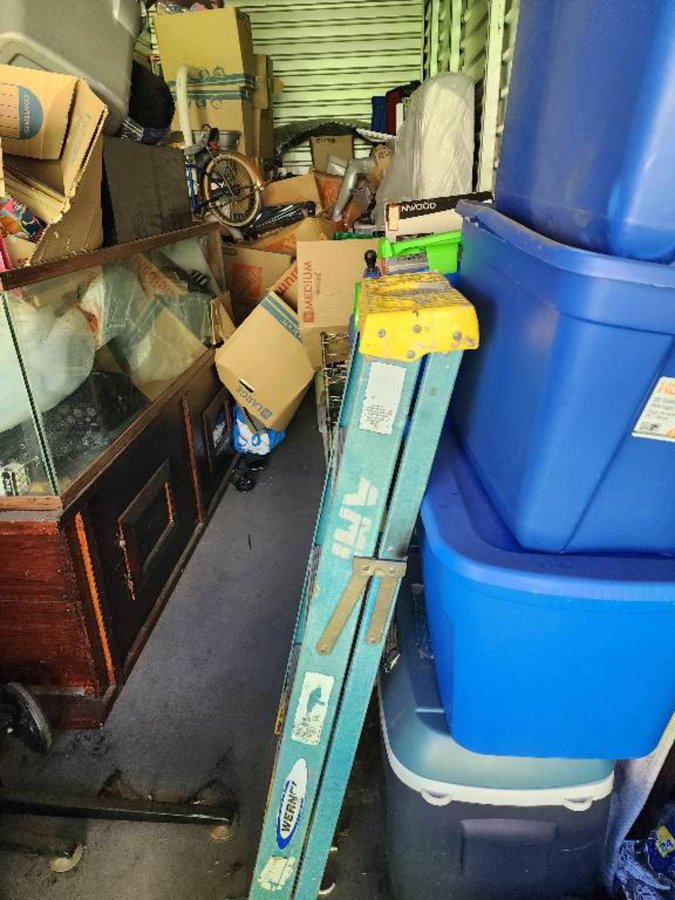 10 x 30 storage unit in Beaumont, CA