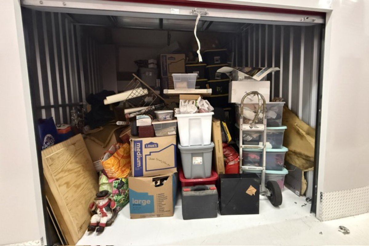 10 x 10 storage unit in Arlington, VA