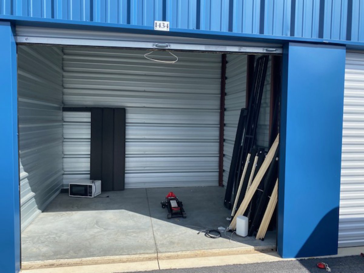 10 x 10 storage unit in Covington, GA