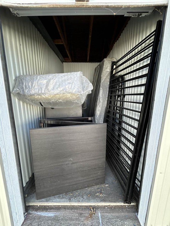5 x 10 storage unit in Euclid, OH