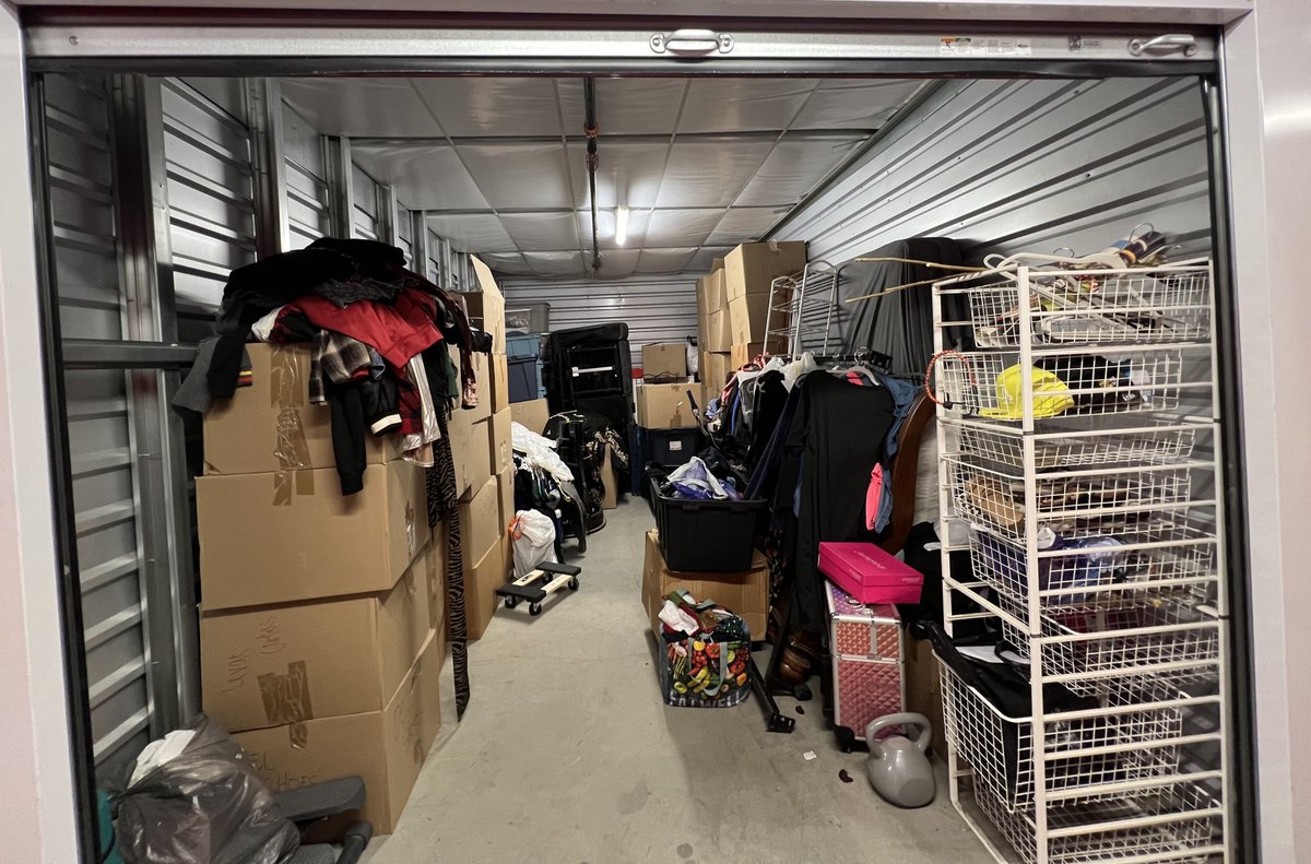 10 x 20 storage unit in Commerce, CA