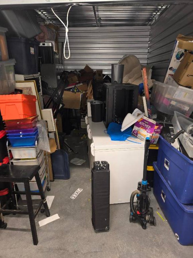 10 x 15 storage unit in Phoenix, AZ