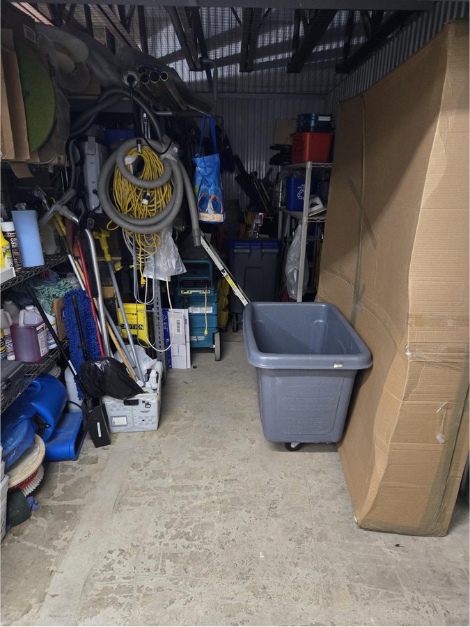10 x 13 storage unit in Bloomfield, CT
