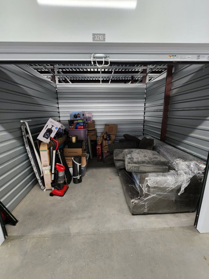 10 x 10 storage unit in Glenolden, PA