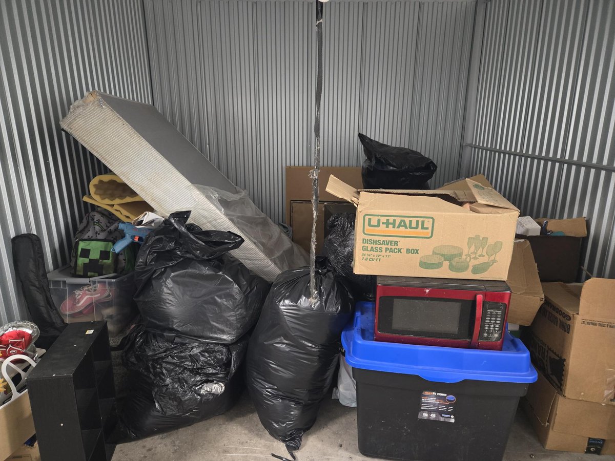 10 x 10 storage unit in Bloomfield, CT