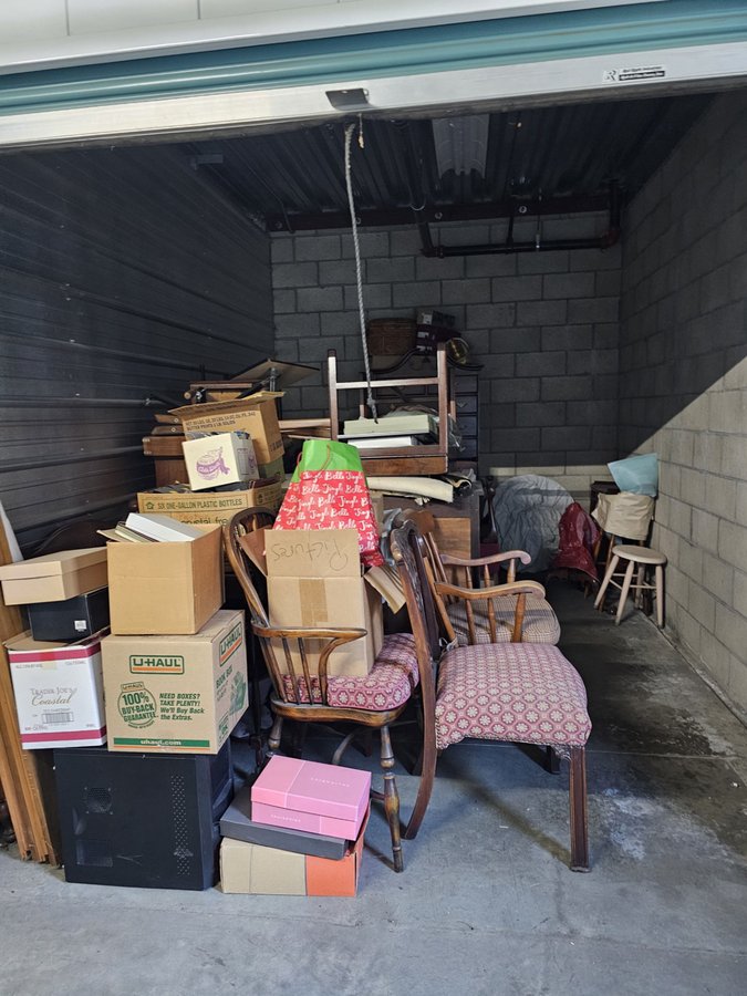 10 x 15 storage unit in Pomona, CA