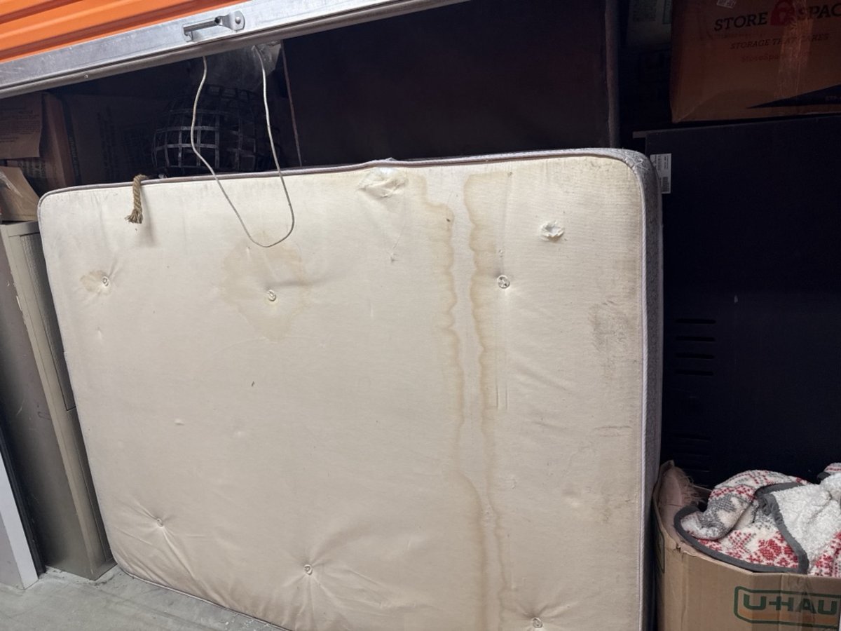 10 x 10 storage unit in Baltimore, MD