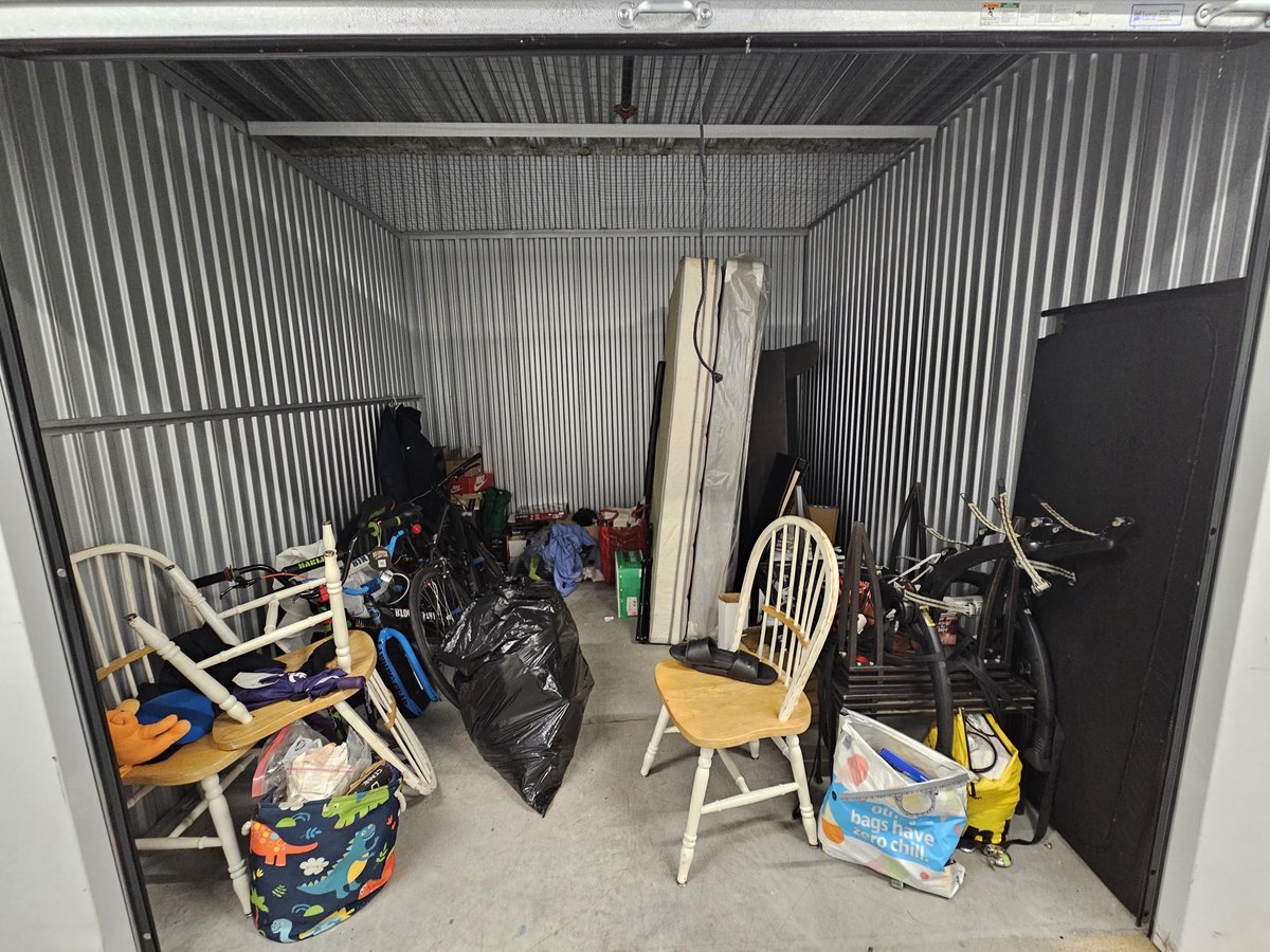10 x 10 storage unit in Linthicum Heights, MD