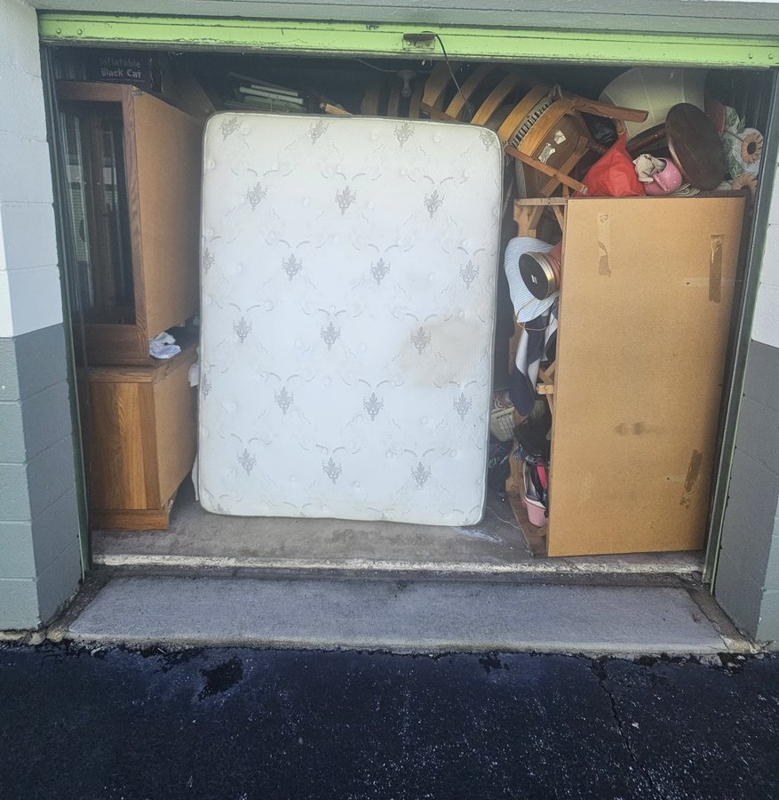 10 x 10 storage unit in Newark, DE
