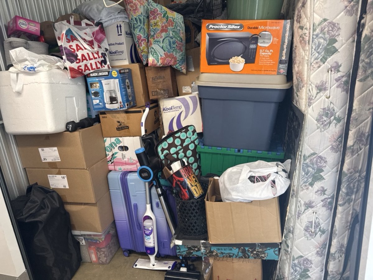 7 x 10 storage unit in Glen Burnie, MD