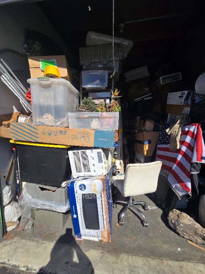 10 x 14 storage unit in Long Beach, CA