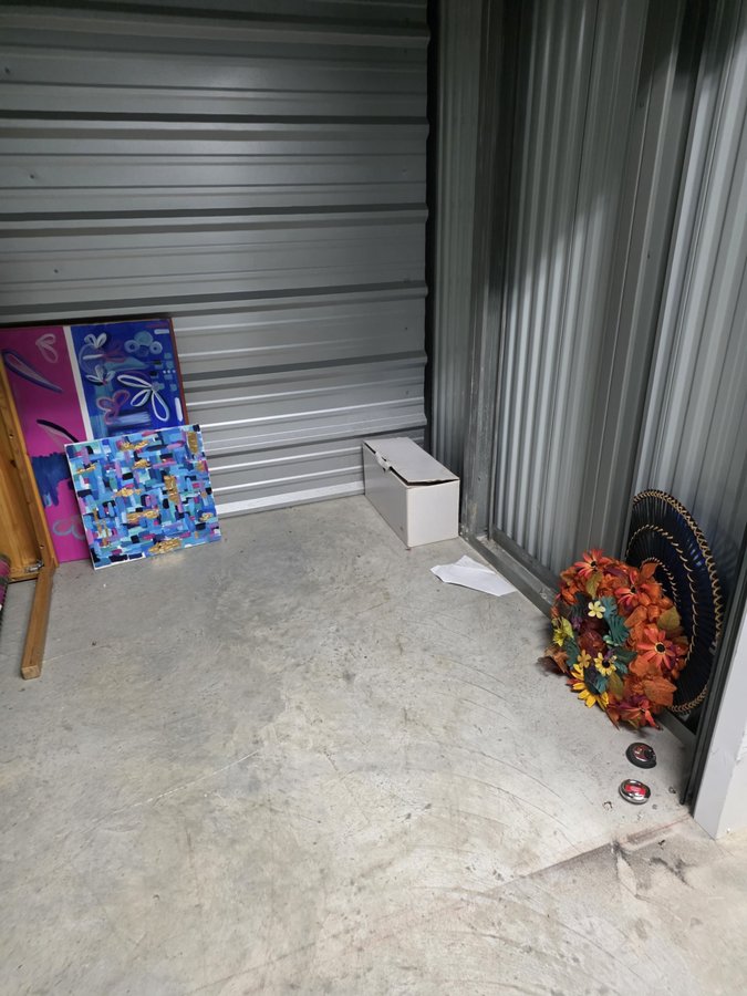 10 x 7 storage unit in Temple Hills, MD