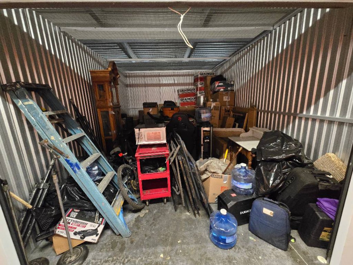10 x 15 storage unit in Tampa, FL
