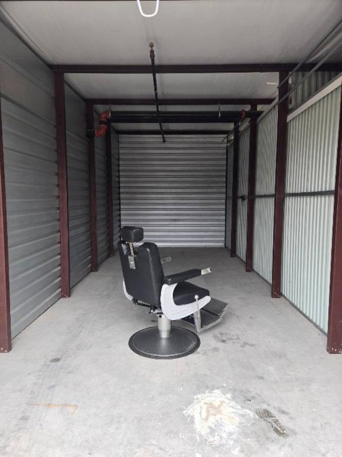 10 x 25 storage unit in Dallas, TX