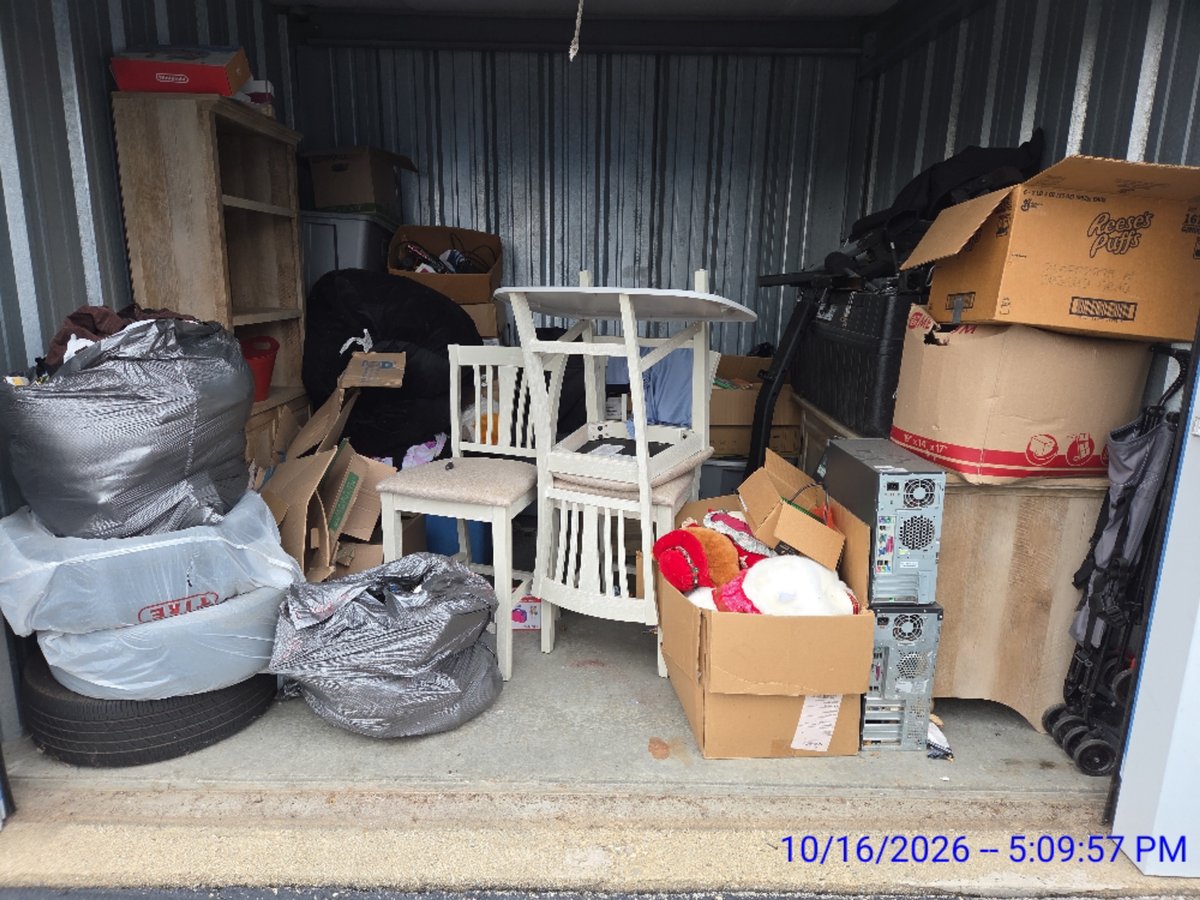 10 x 10 storage unit in Frankfort, IN