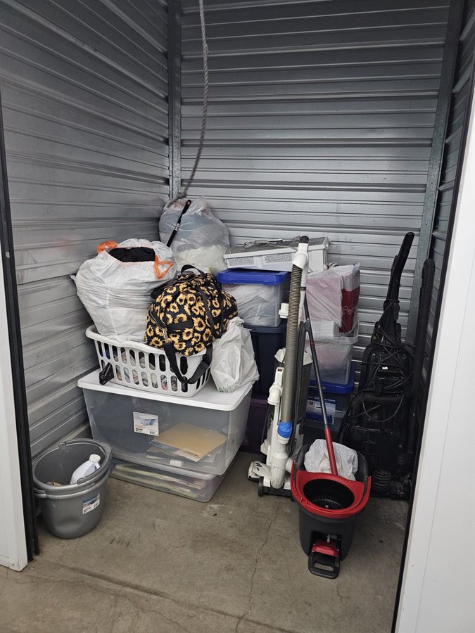 5 x 5 storage unit in Pomona, CA