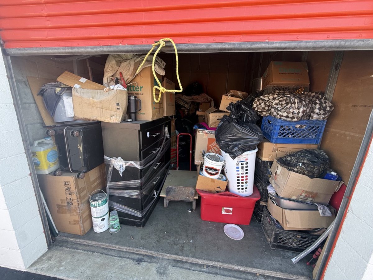 10 x 15 storage unit in South Gate, CA