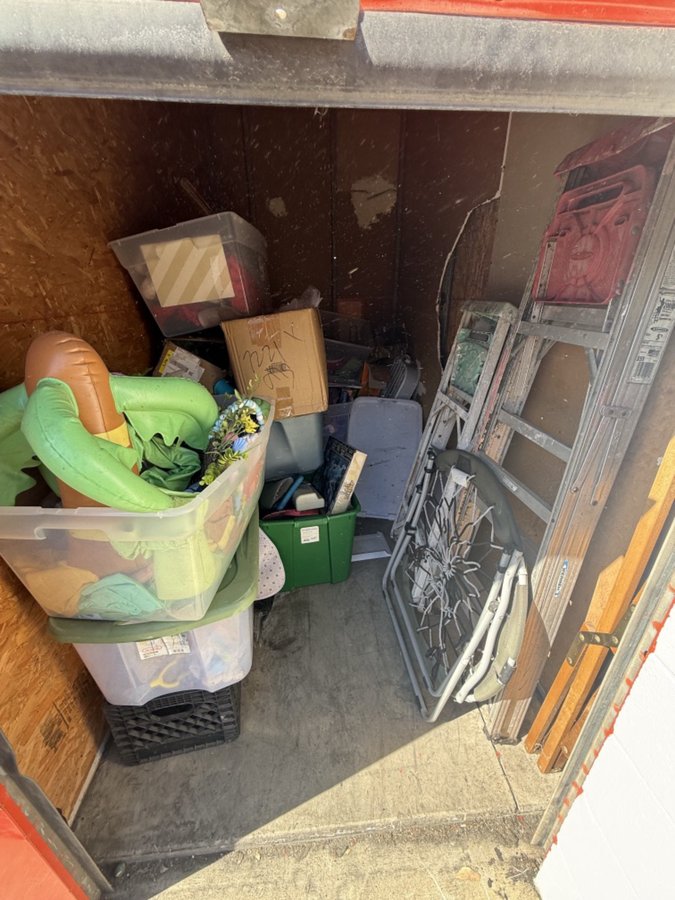5 x 10 storage unit in South Gate, CA
