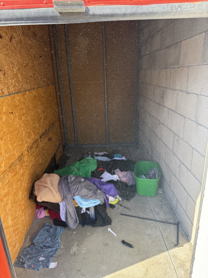 5 x 10 storage unit in South Gate, CA