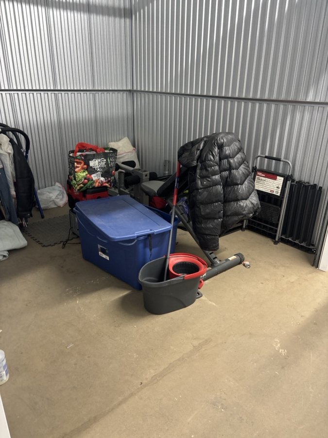 10 x 10 storage unit in Philadelphia, PA