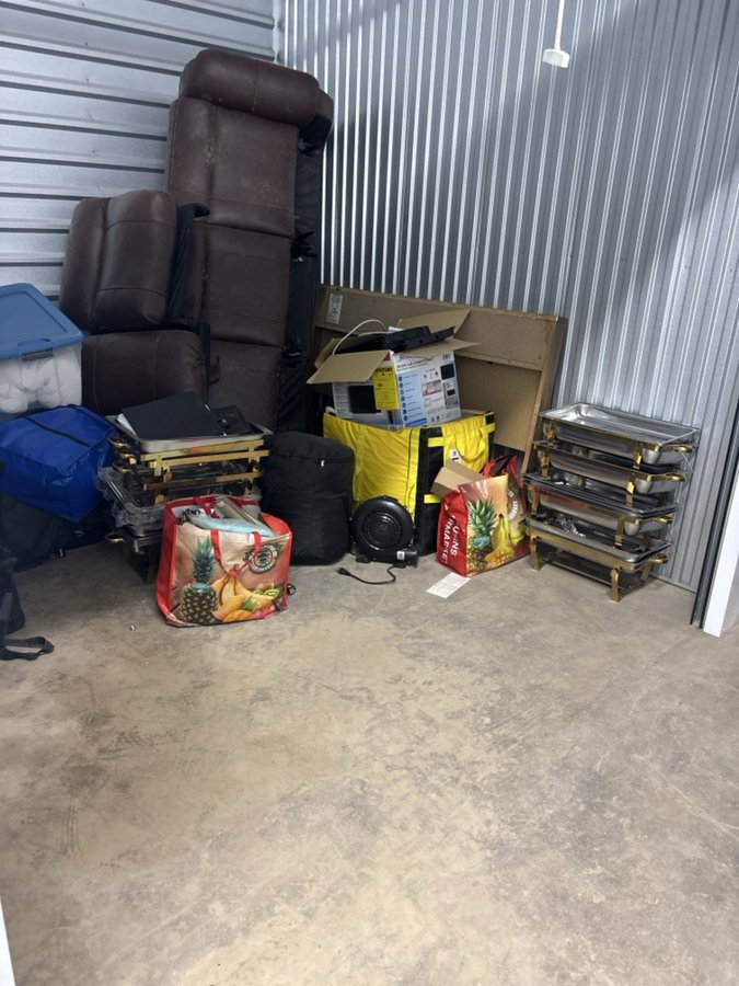 10 x 10 storage unit in Philadelphia, PA
