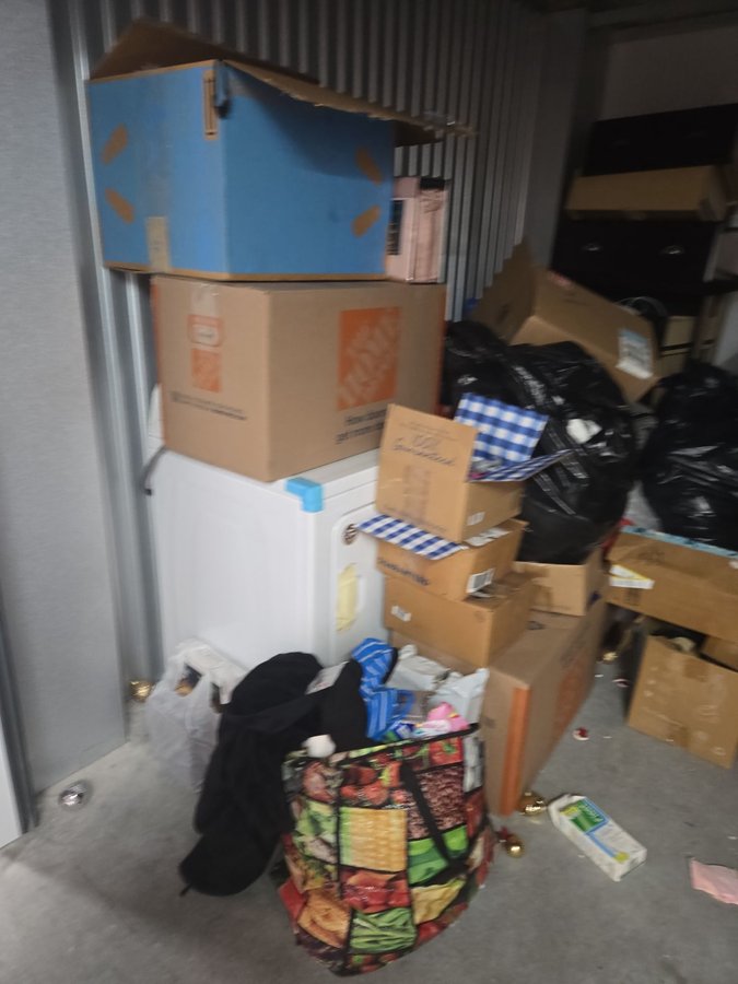 10 x 10 storage unit in Baltimore, MD