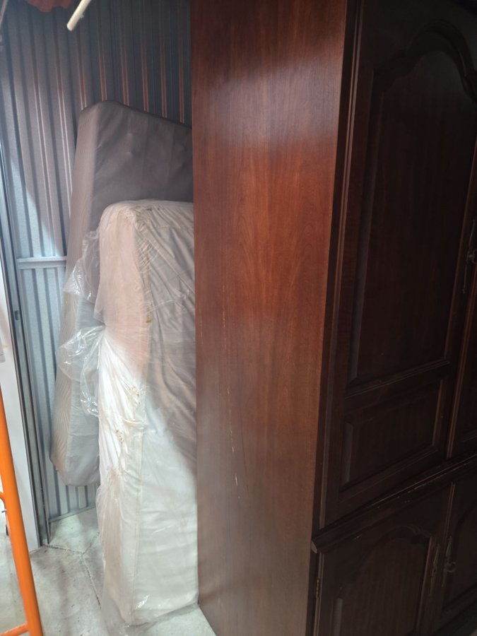 10 x 20 storage unit in Baltimore, MD